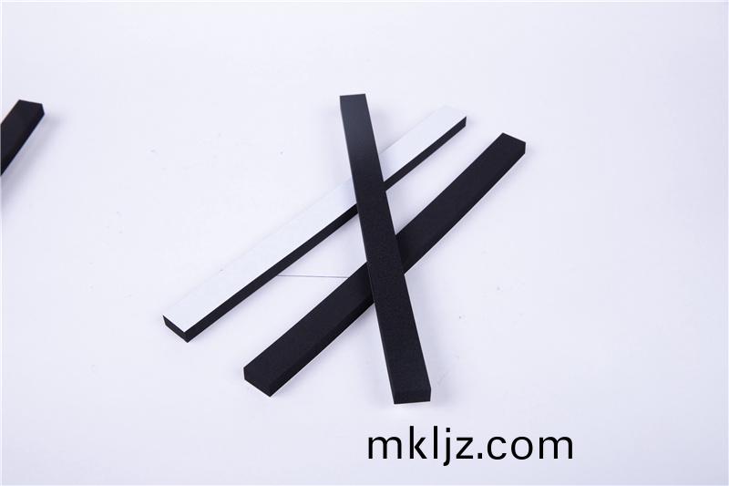 CR減震保(bao)溫(wen)條