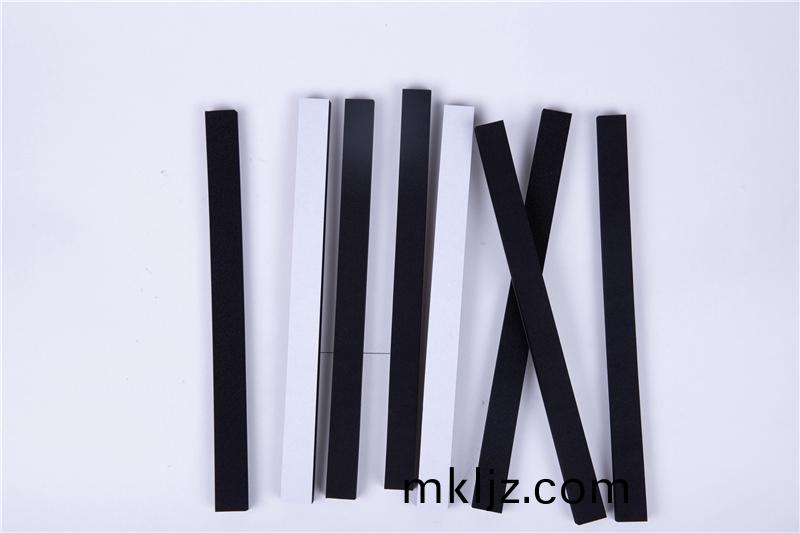 CR減震(zhen)保(bao)溫條(tiao)